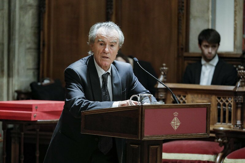 Javier Pérez Royo visita Valladolid para analizar la crisis constitucional y el impulso constituyente Javier Pérez Royo recibiendo el Premi Internacional Alfonso Comín. Foto: Laura Guerrero / Ajuntament de Bcn