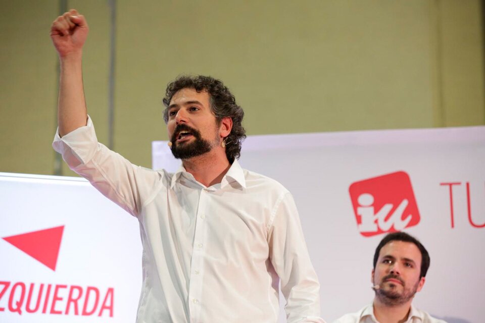 540 euros por amenazar y gritar “viva Vox, rojos de mierda” al candidato de Izquierda Unida en plena campaña electoral José Sarrión durante un acto junto a Alberto Garzón celebrado tres días después de la denuncia. FOTO: IUCyL