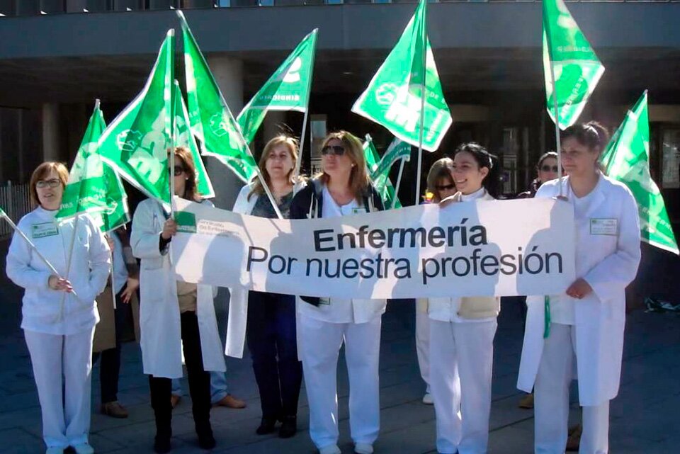 SATSE denuncia la imagen “sexista, estereotipada y denigrante” de las enfermeras en algunos regalos navideños IMAGEN DE ARCHIVO DE UNA PROTESTA DEL SINDICATO DE ENFERMERÍA SATSE.