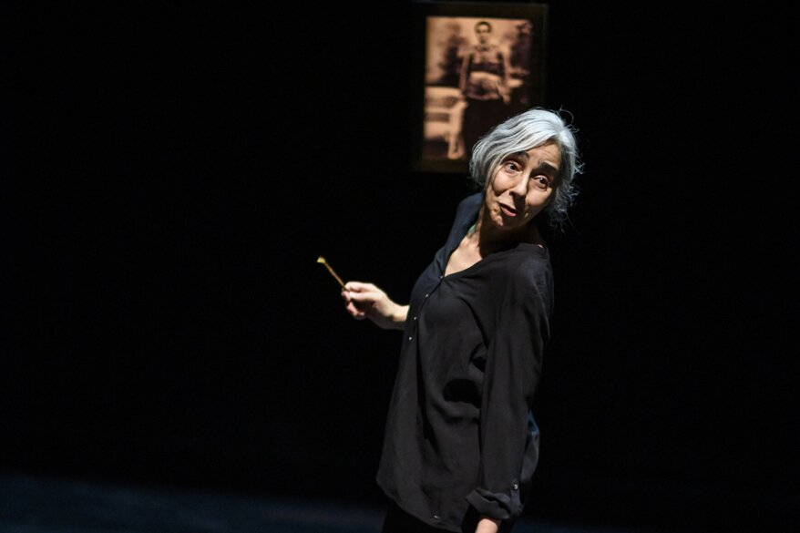 “Vidas enterradas” lleva al Teatro Calderón la memoria de los asesinados en la Guerra Civil y el franquismo Interpretación de Pilar San José, de la compañía vallisoletana Teatro Corsario